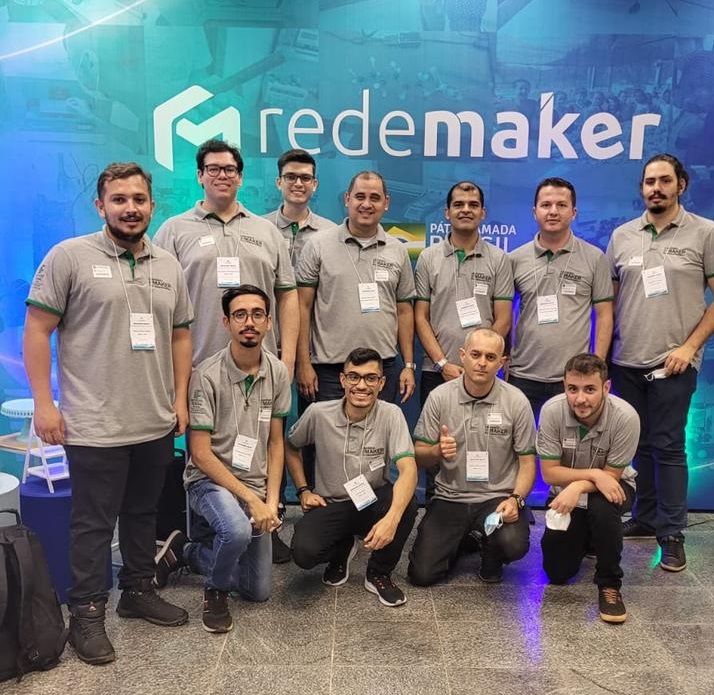 Equipe de docentes e estudantes que integram o IFMaker de Itumbiara